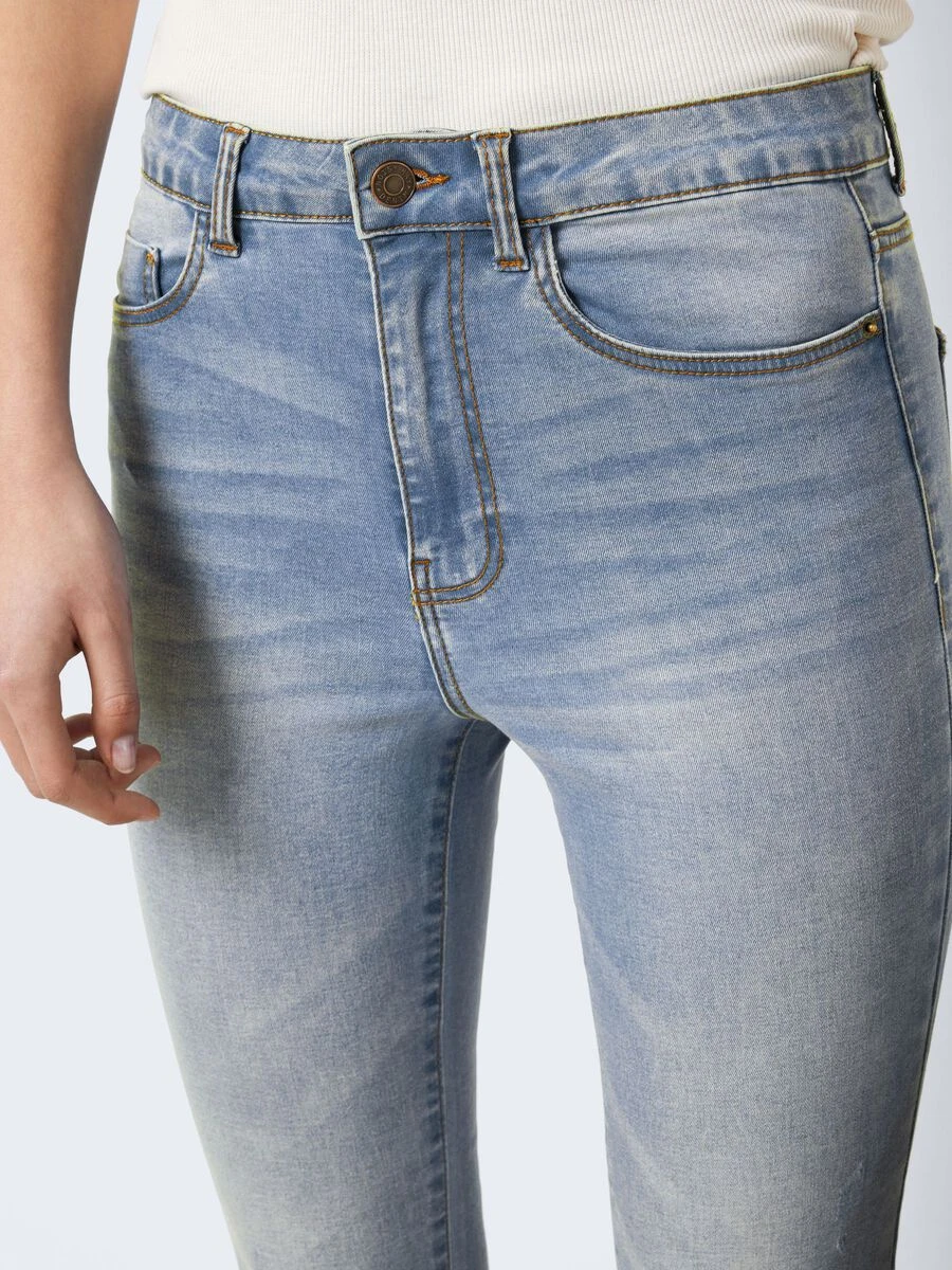 Noisy May NMSALLIE CROPPED FLARED JEANS - Image 5