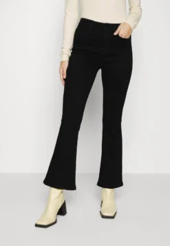 Noisy May Petite Nmsallie Flare Noos - Relaxed Fit Jeans - Black